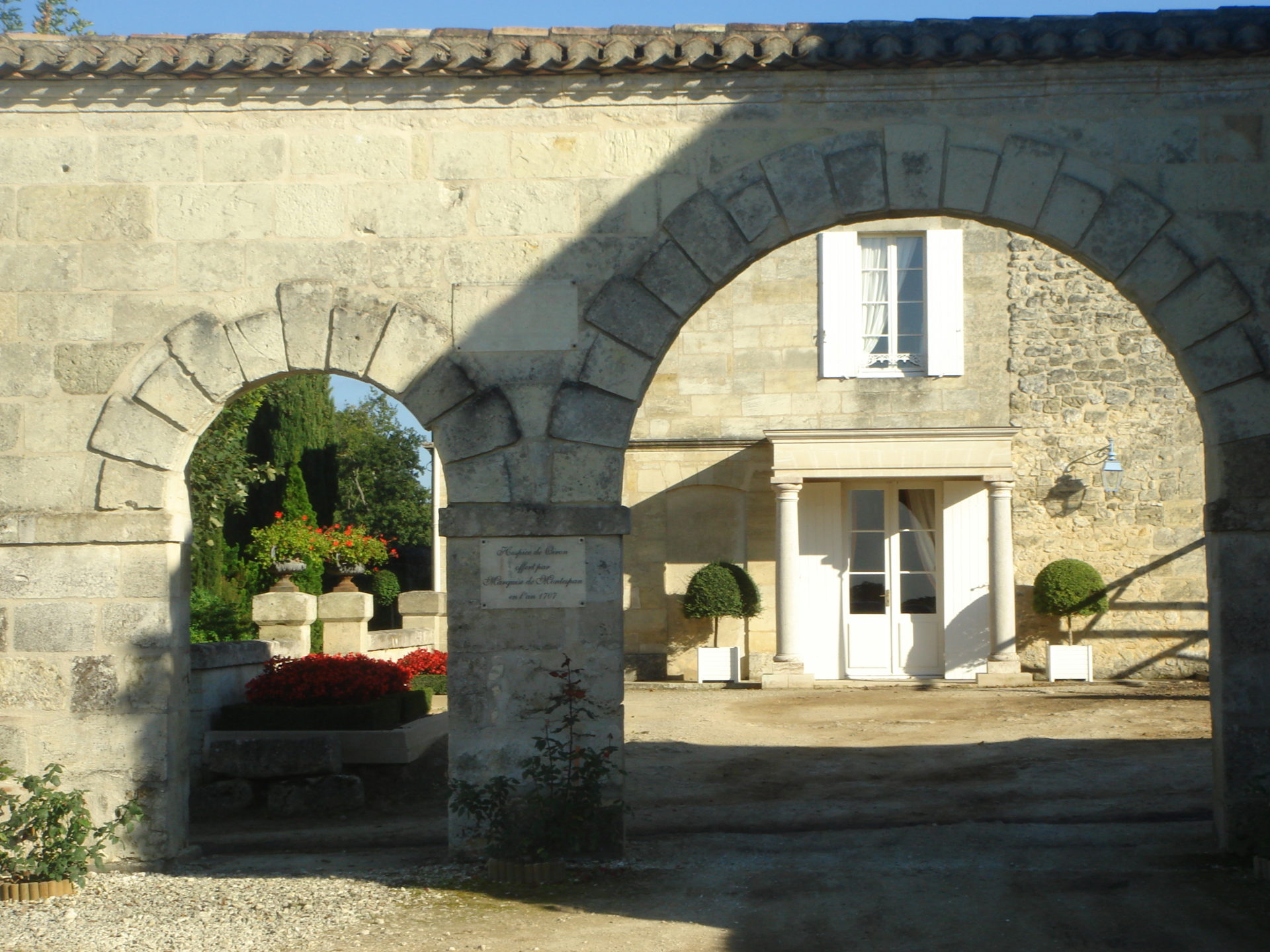 Château du Balestard La Tonnelle portal